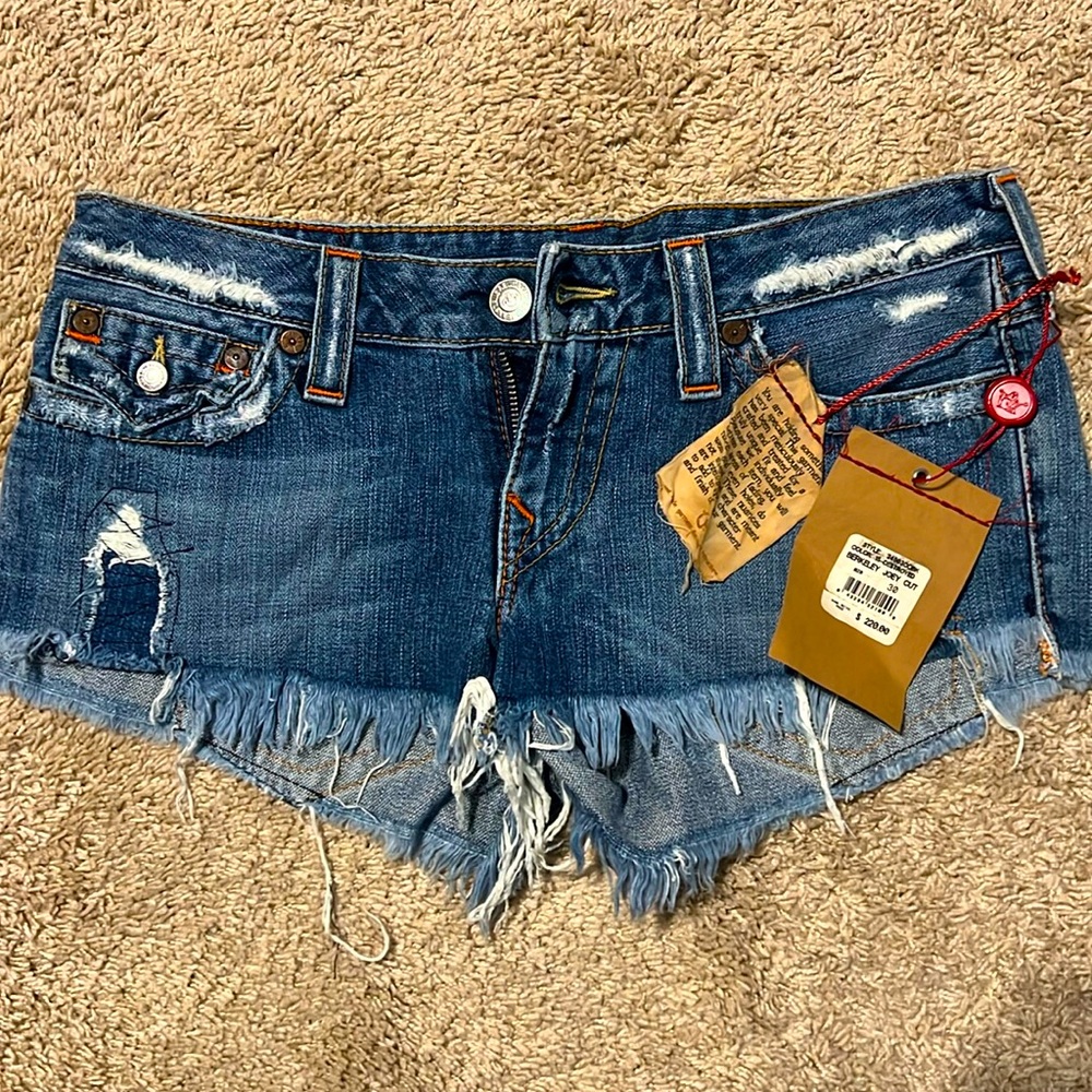 New with tags, True Religion Joey Cut Off Jean Shorts, Size 30